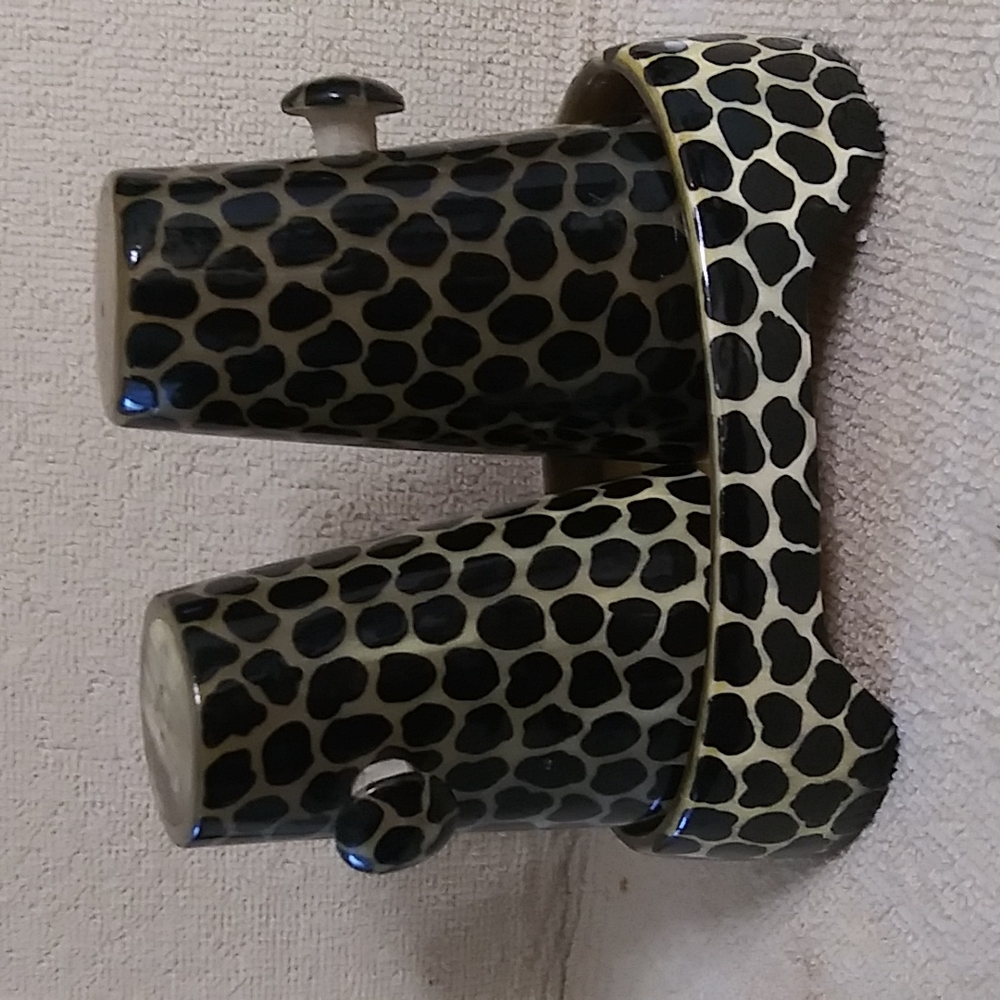 MCM Artisan Horn Resin Shaker Set